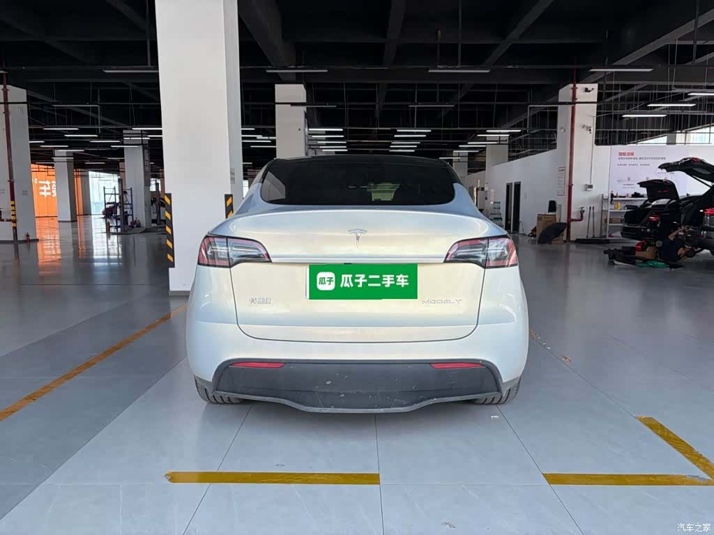 Tesla Model Y, 2024 6