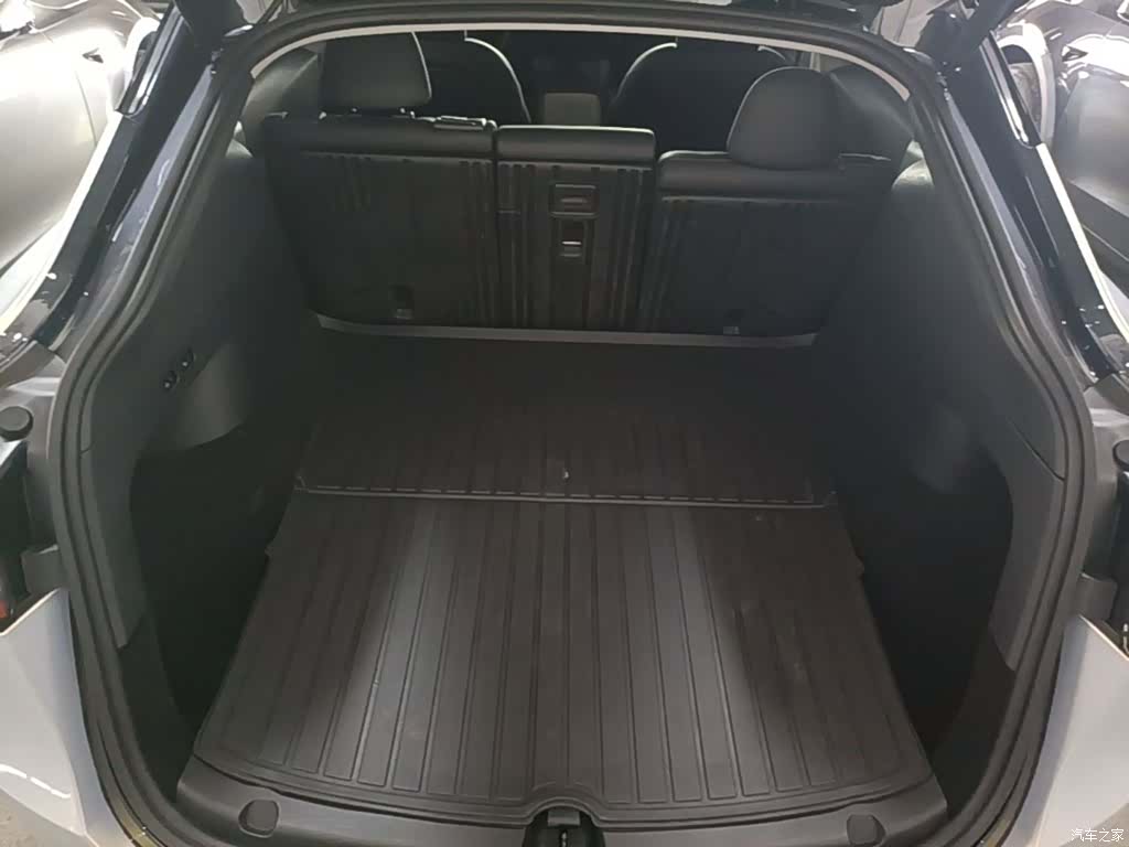 Tesla Model Y, 2024 19