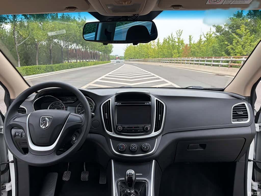 Wuling 560, 2016 13