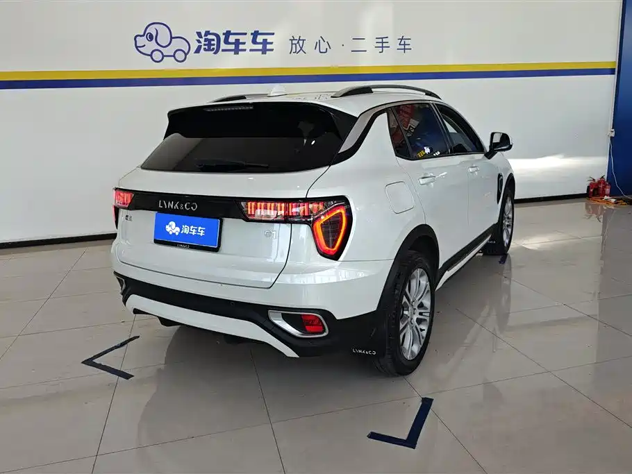 Lynk & Co 01