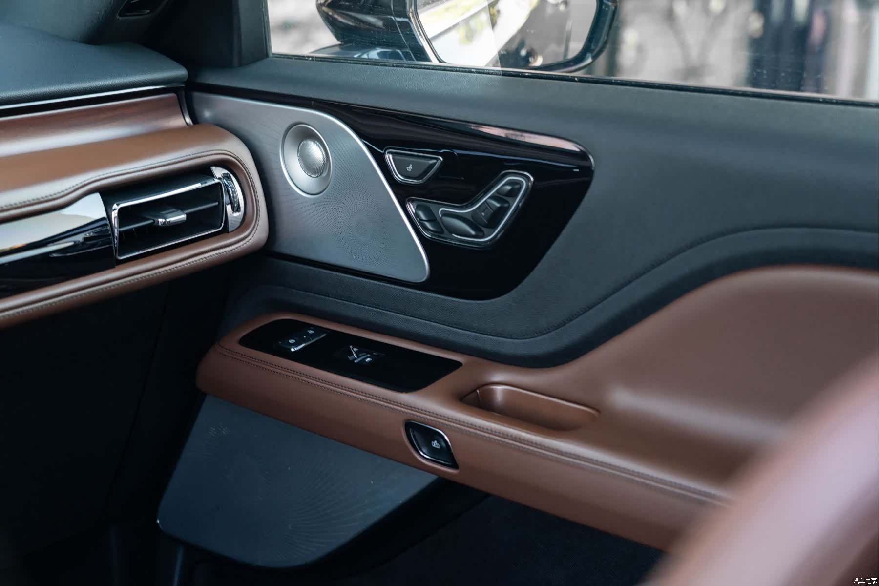Lincoln Aviator, 2021 21