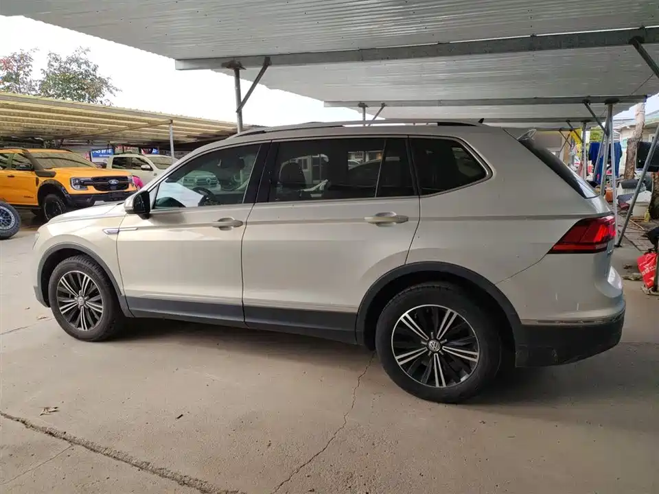 Volkswagen Tiguan L