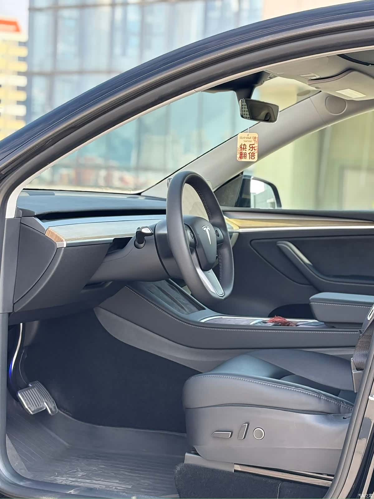 Tesla Model Y, 2023 4