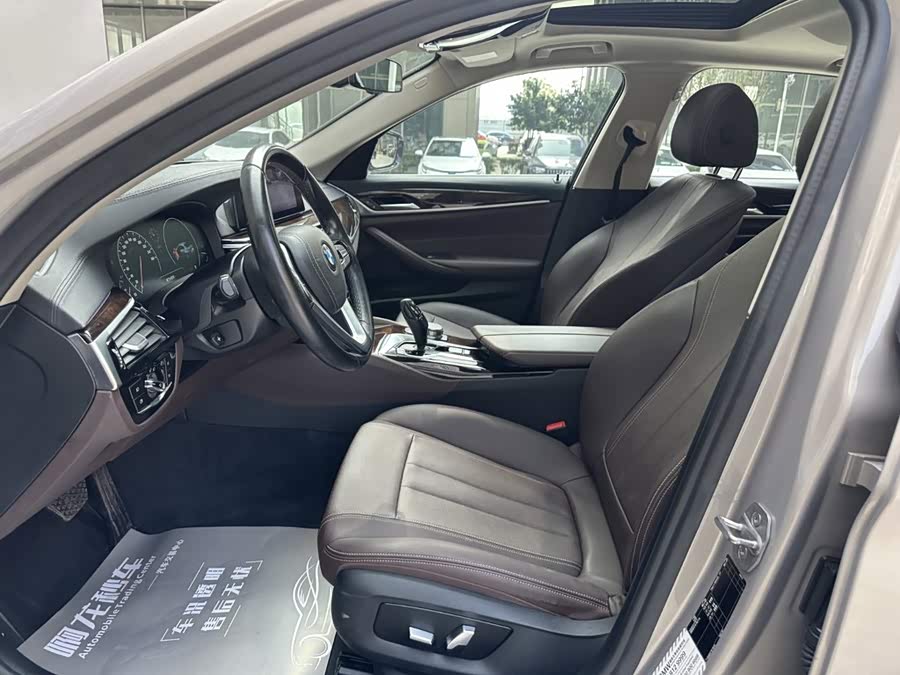 BMW 5 Series 2019, фото 10
