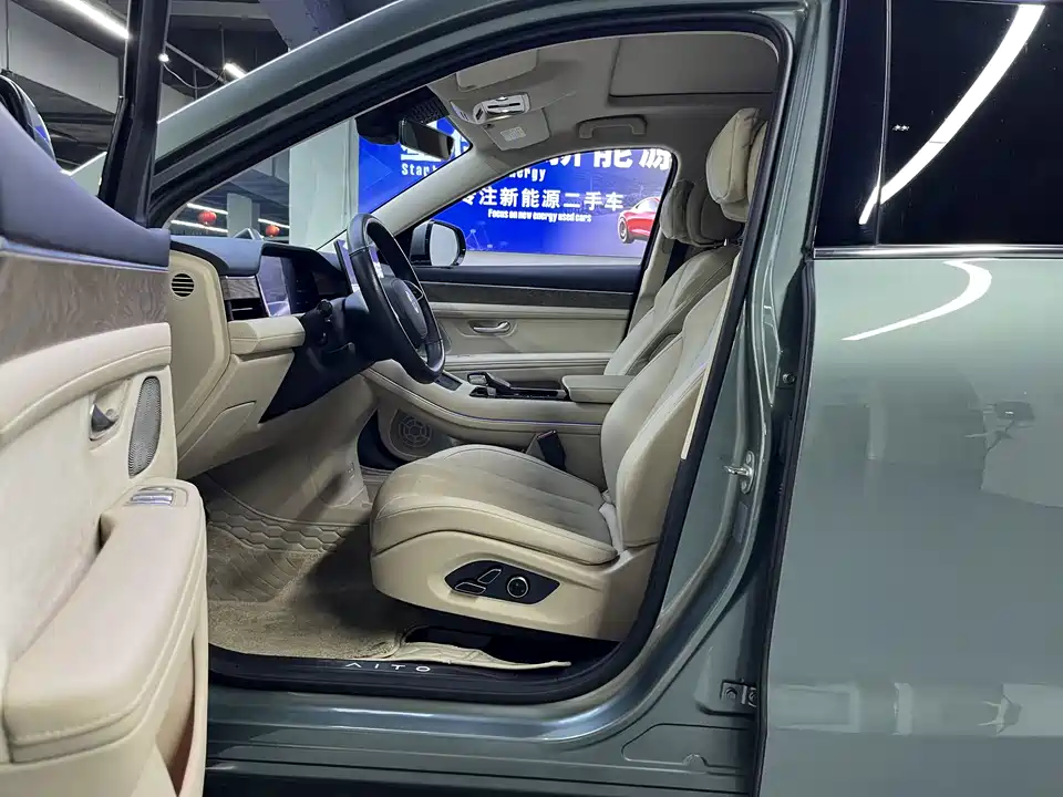 AITO Ask the world M7