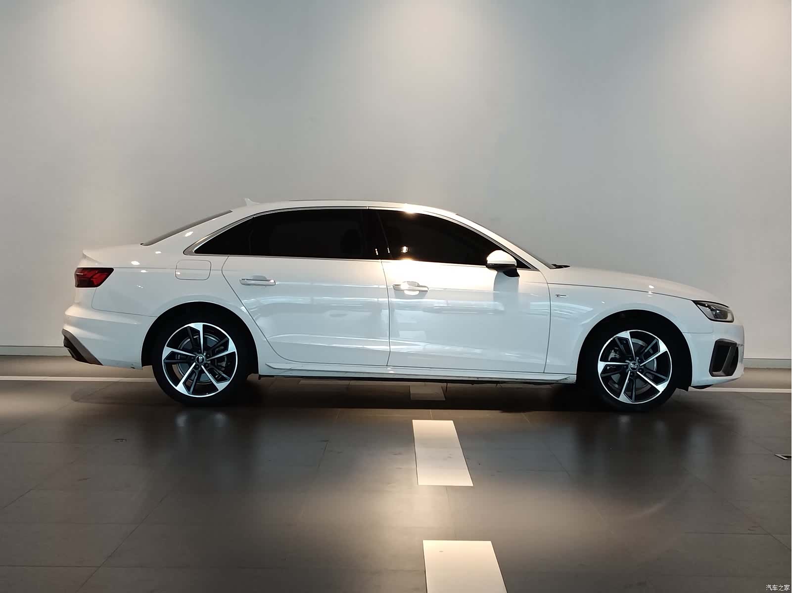 Audi A4L, 2022 3