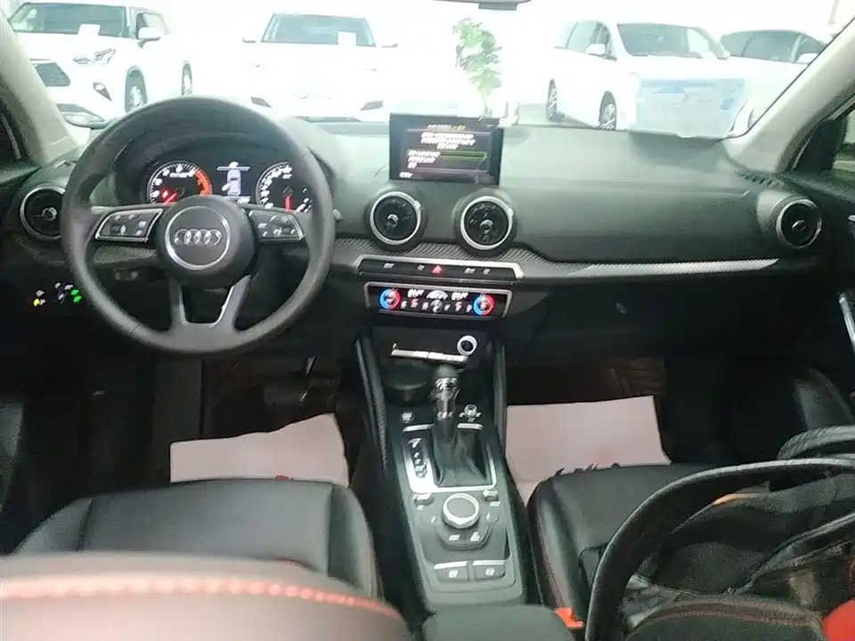 Audi Q2L