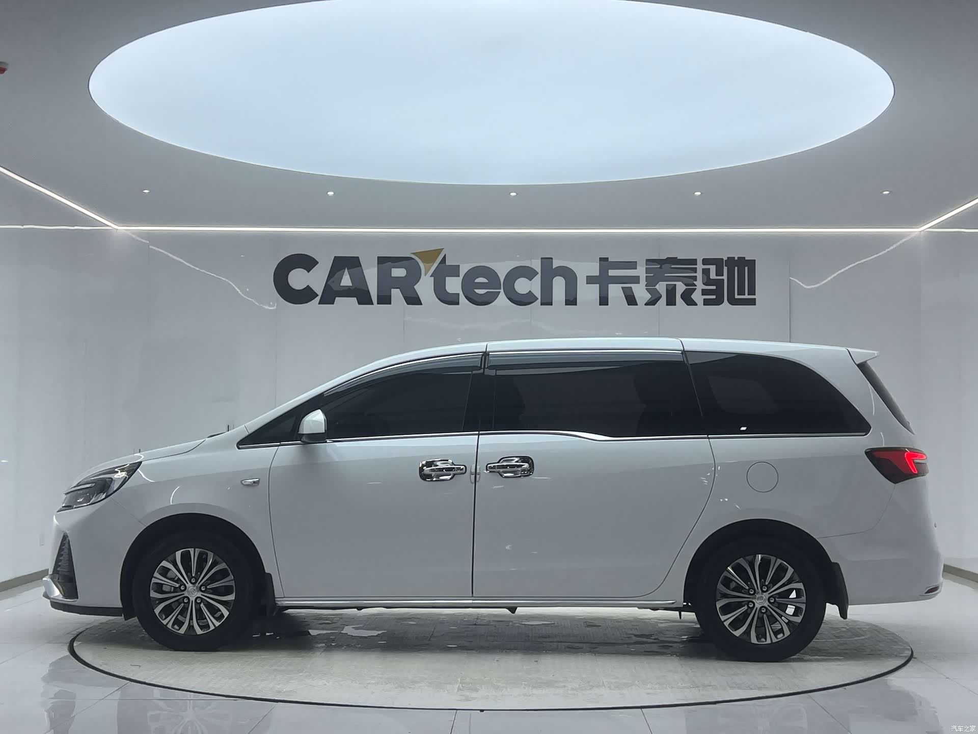 Buick GL8, 2025 10