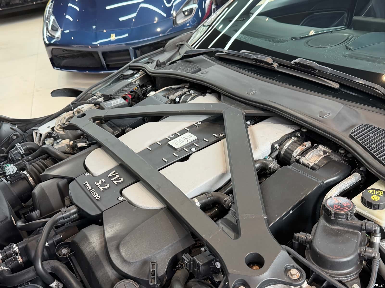 Aston Martin DB11, 2019 10