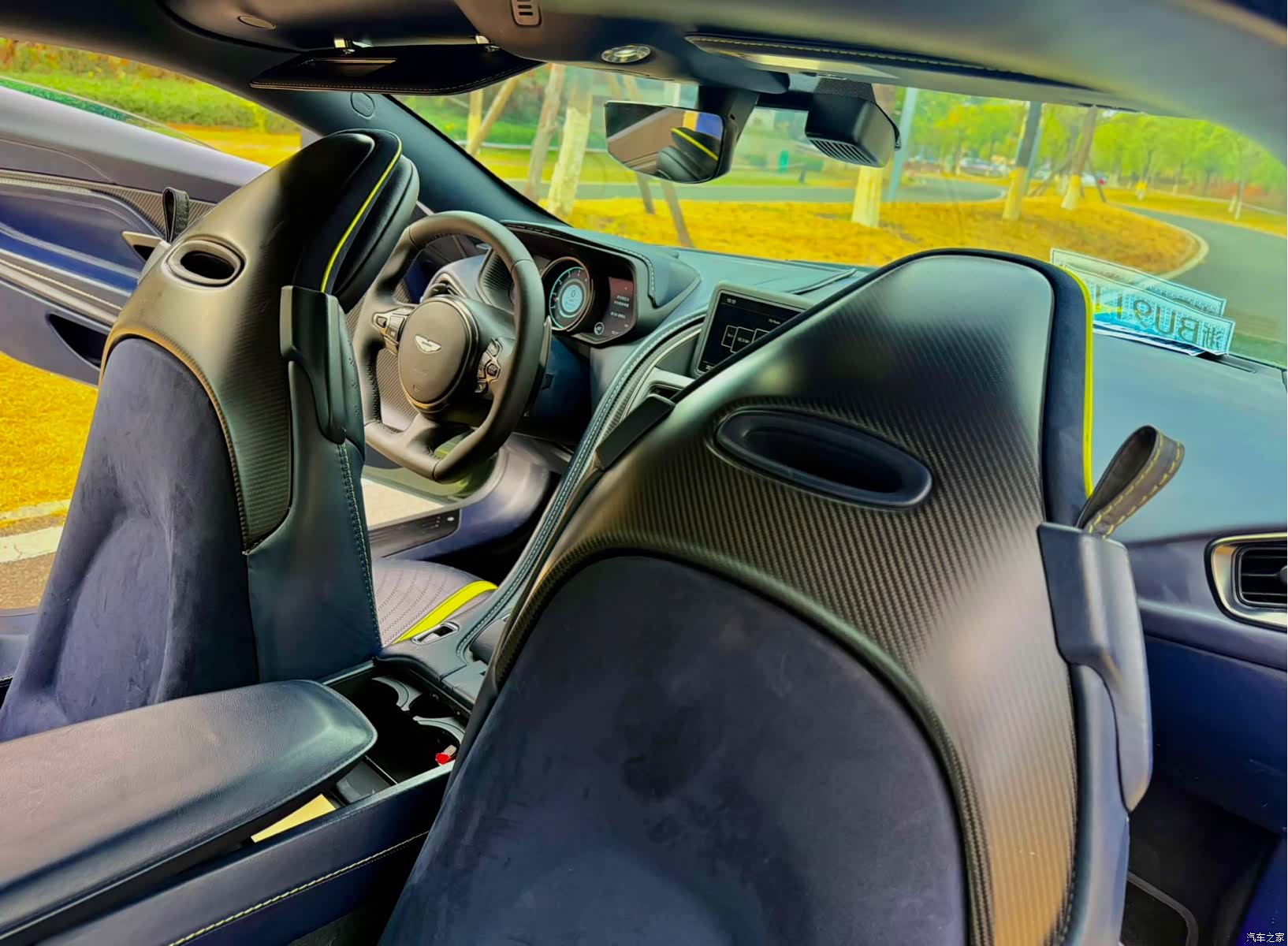 Aston Martin DB11, 2019 14