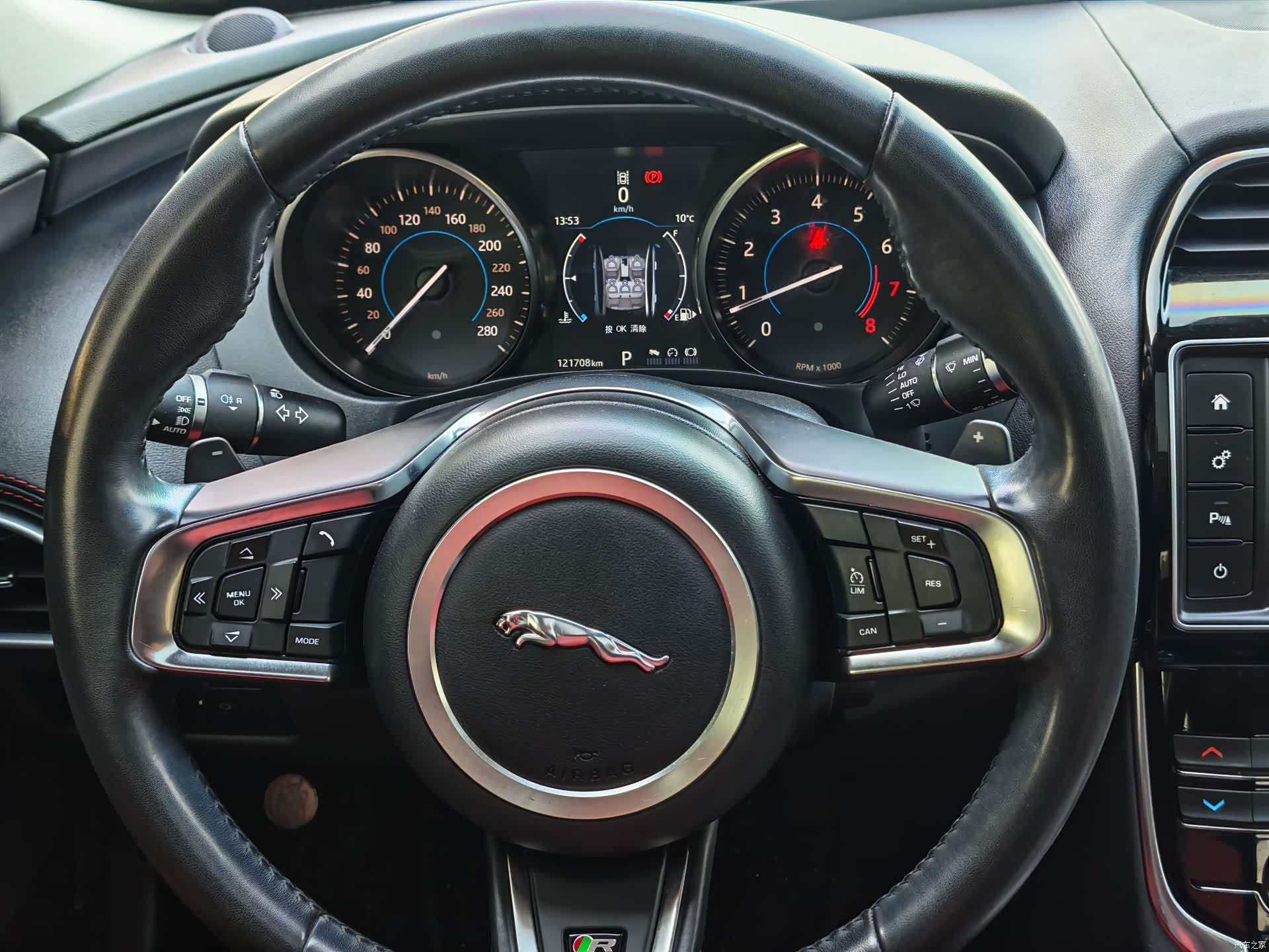 Jaguar XE, 2017 8