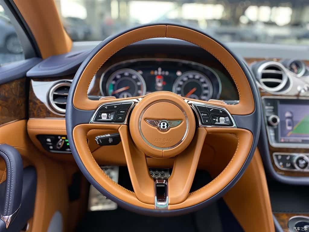 Bentley Bentayga, 2018 15