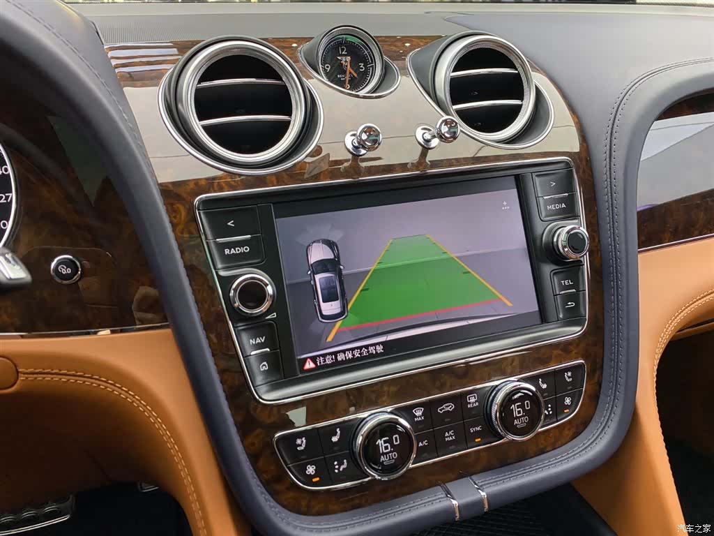 Bentley Bentayga, 2018 17
