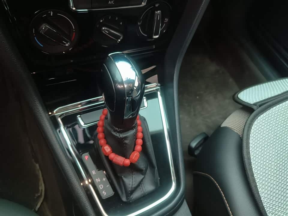 Volkswagen C-TREK Wei Collar