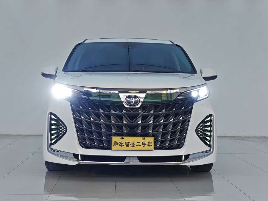 Toyota Granvia 2023, фото 2