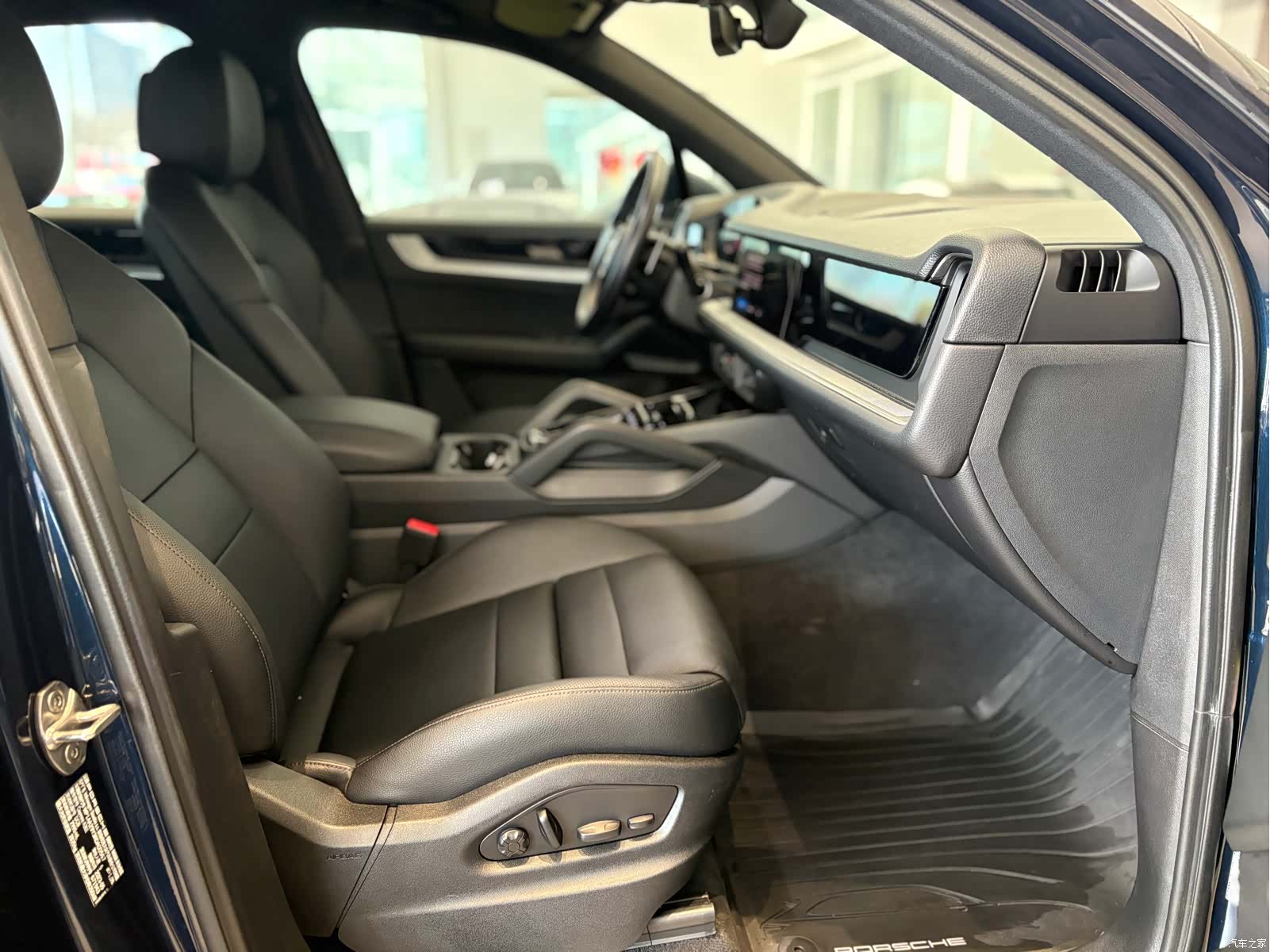 Porsche Cayenne, 2024 11
