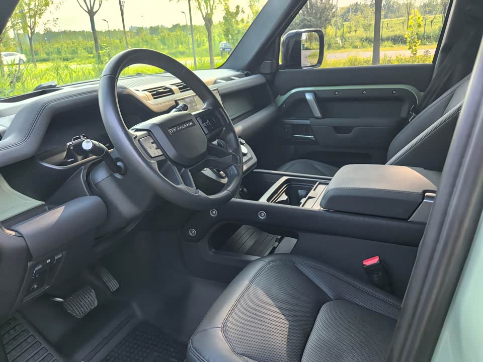 Land Rover guard