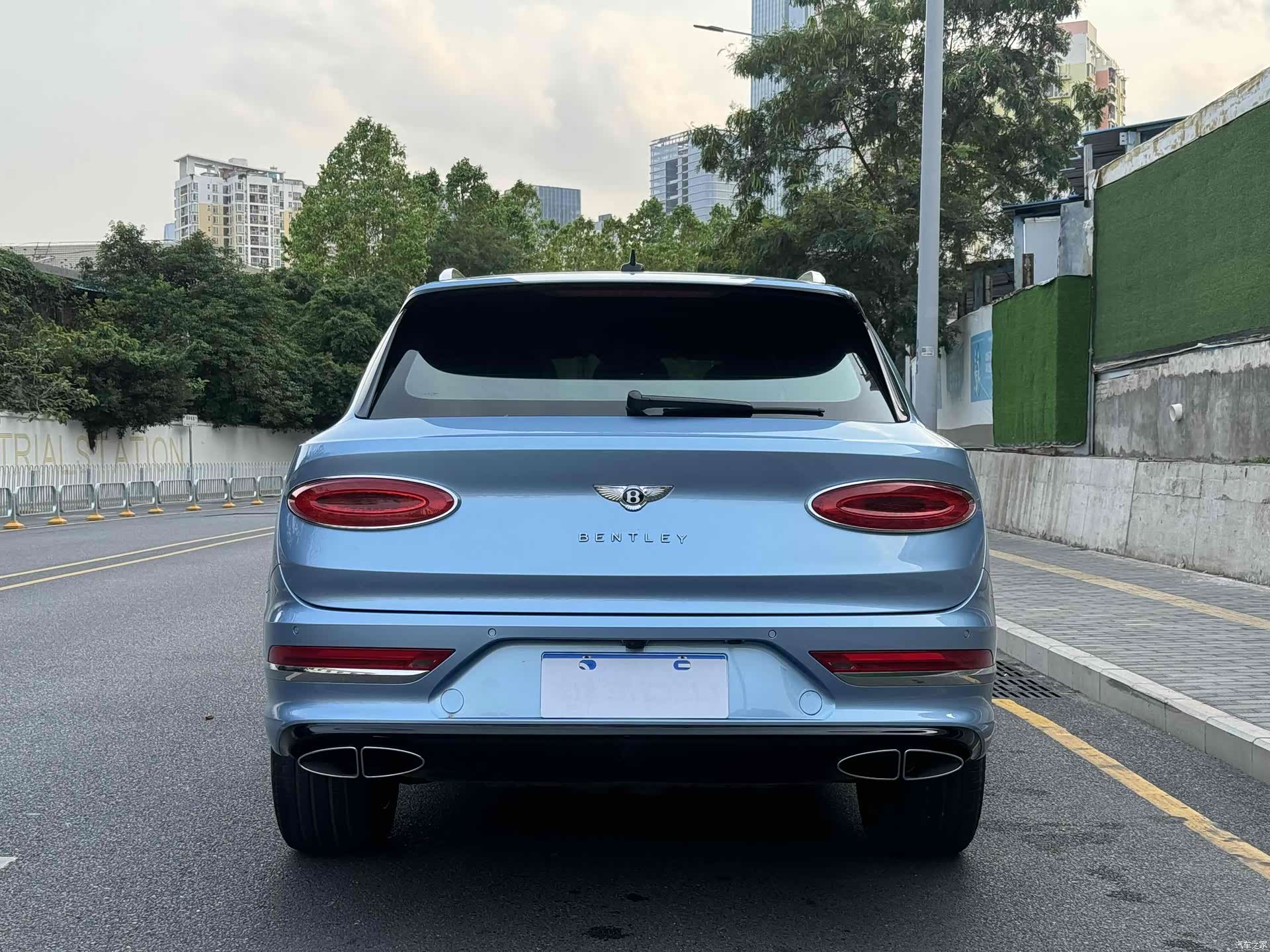 Bentley Bentayga, 2021 14