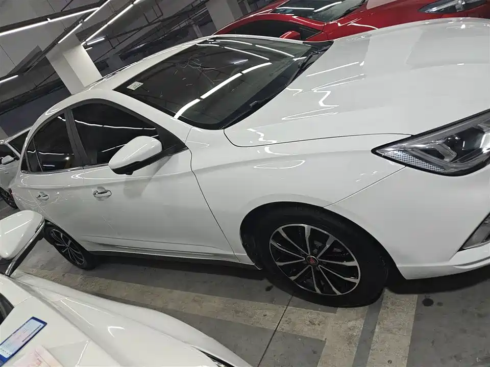 Roewe i5
