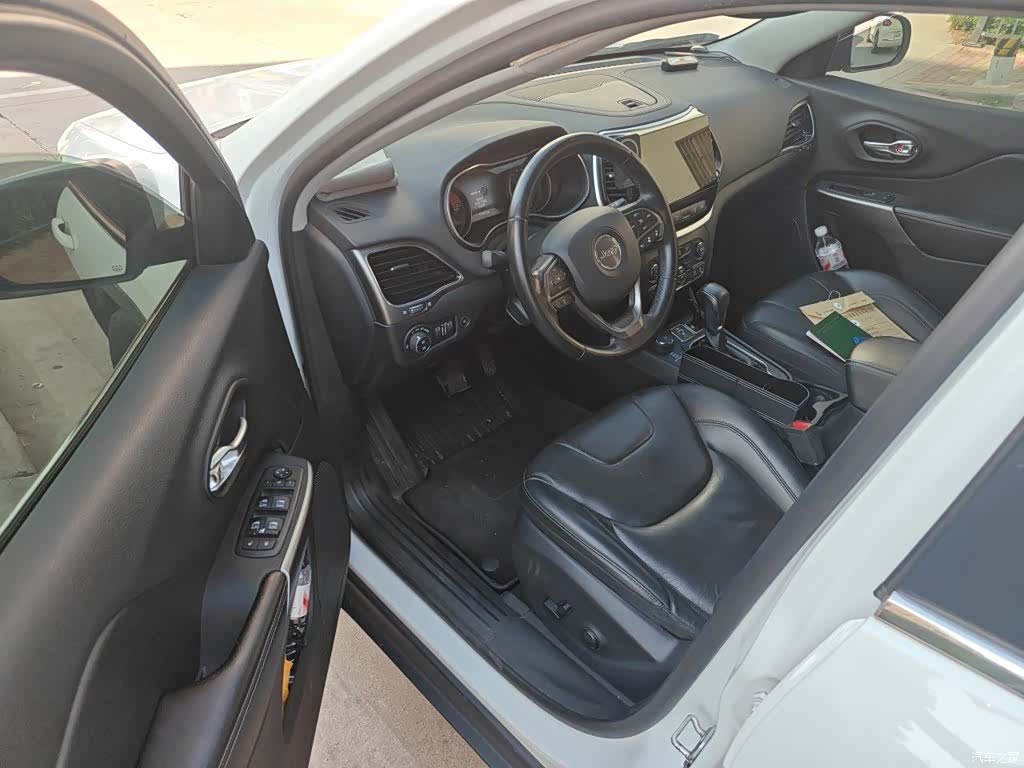 Jeep Cherokee, 2019 14