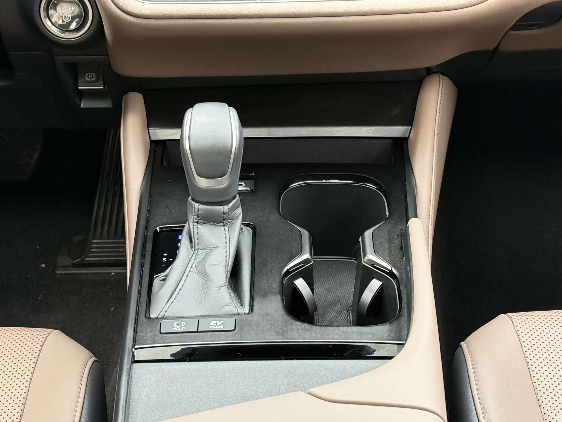 Lexus ES, 2025 12