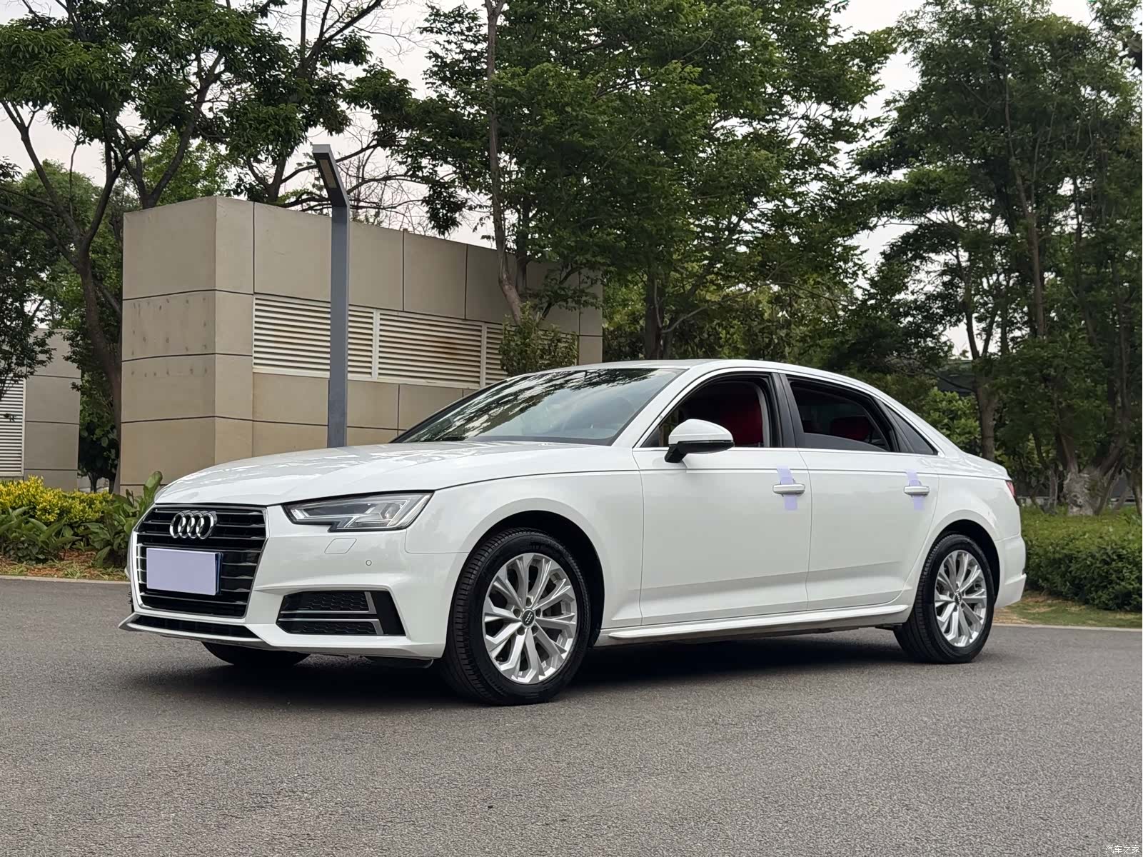 Audi A4L, 2019 1