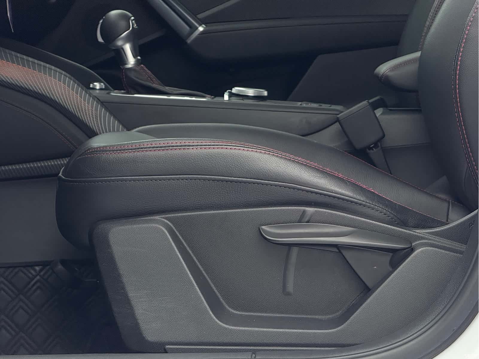Audi Q2L, 2023 20