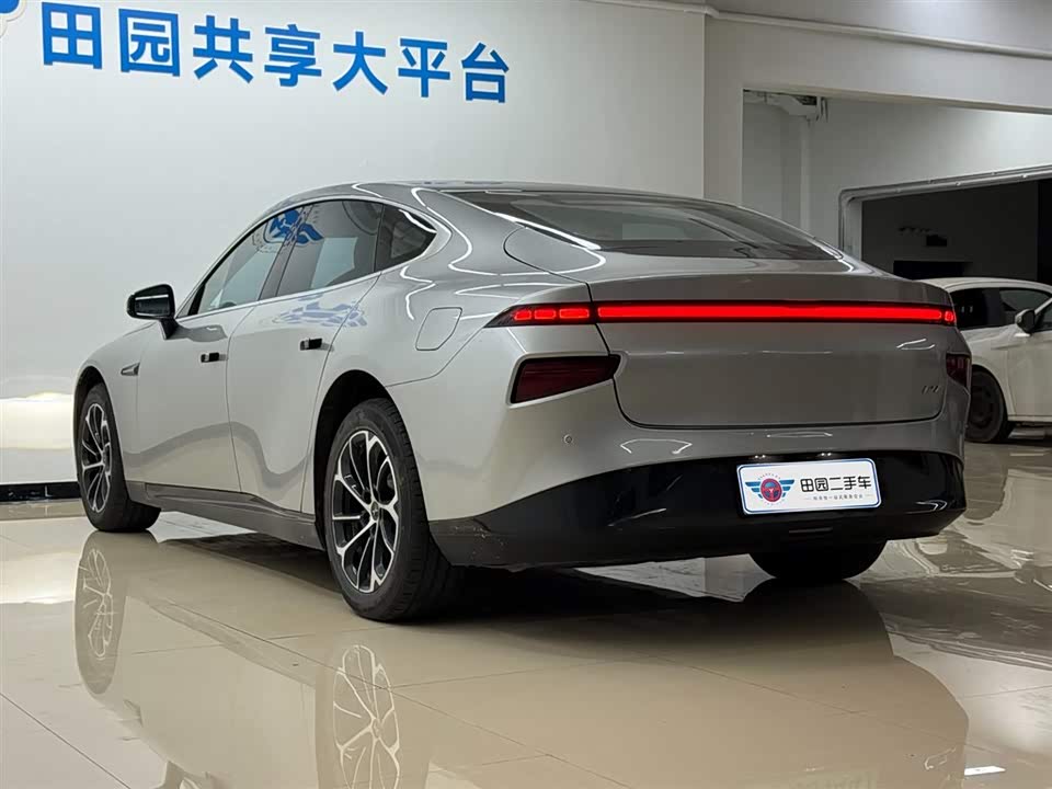 XPENG P7