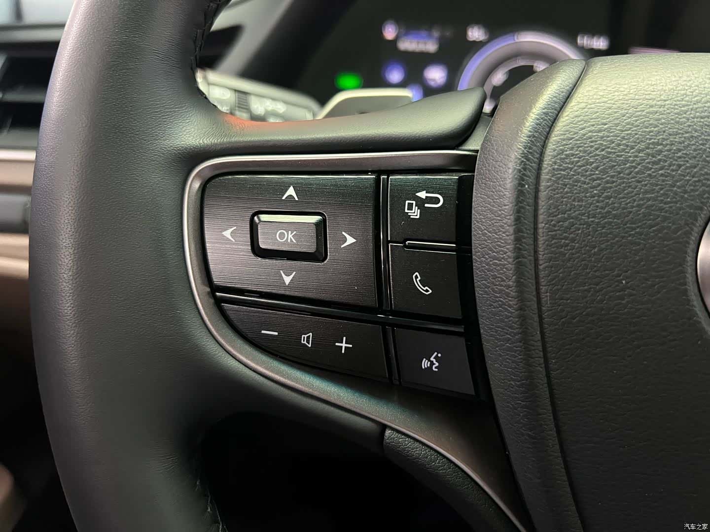 Lexus ES, 2025 21