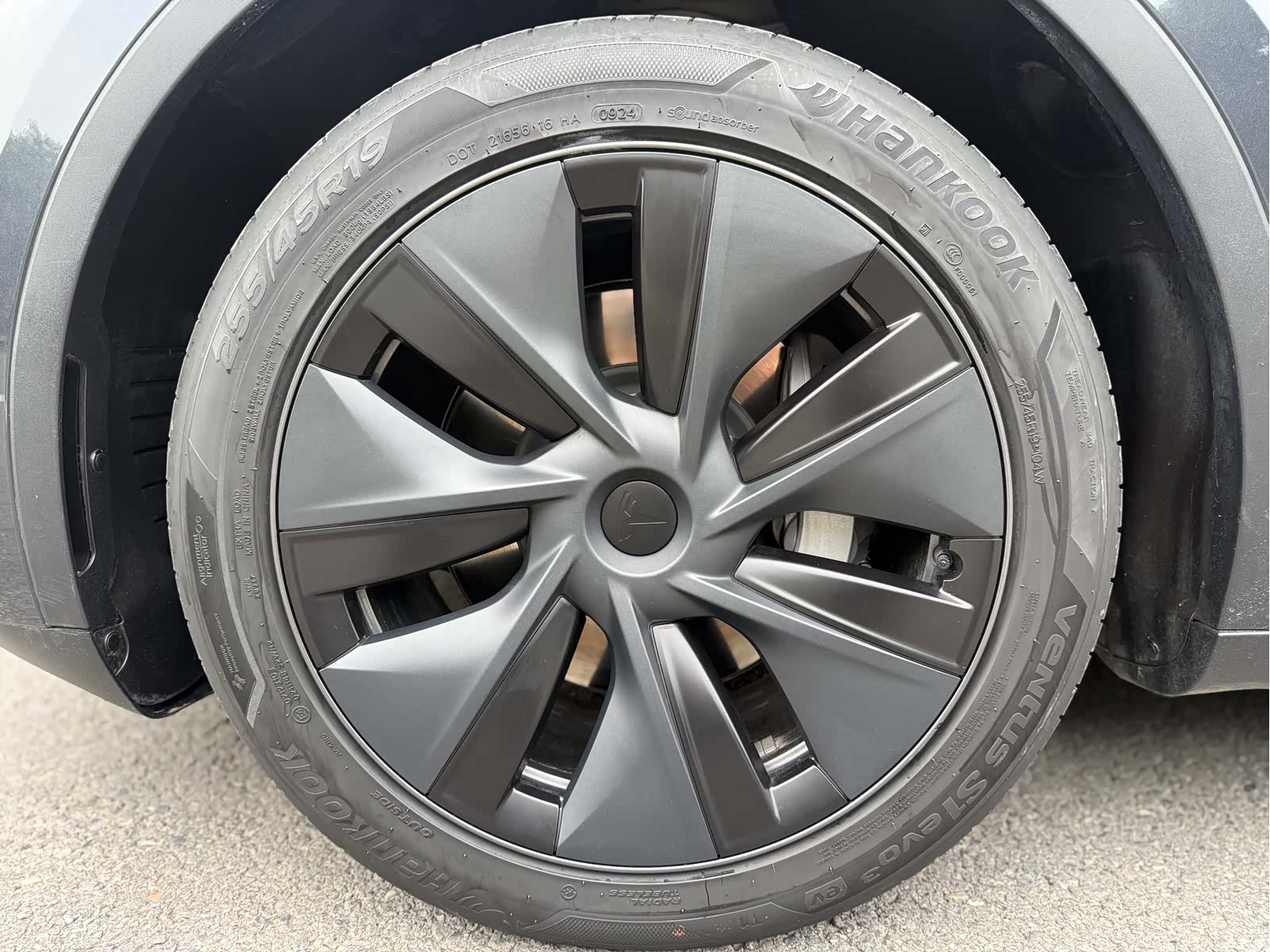 Tesla Model Y, 2024 16