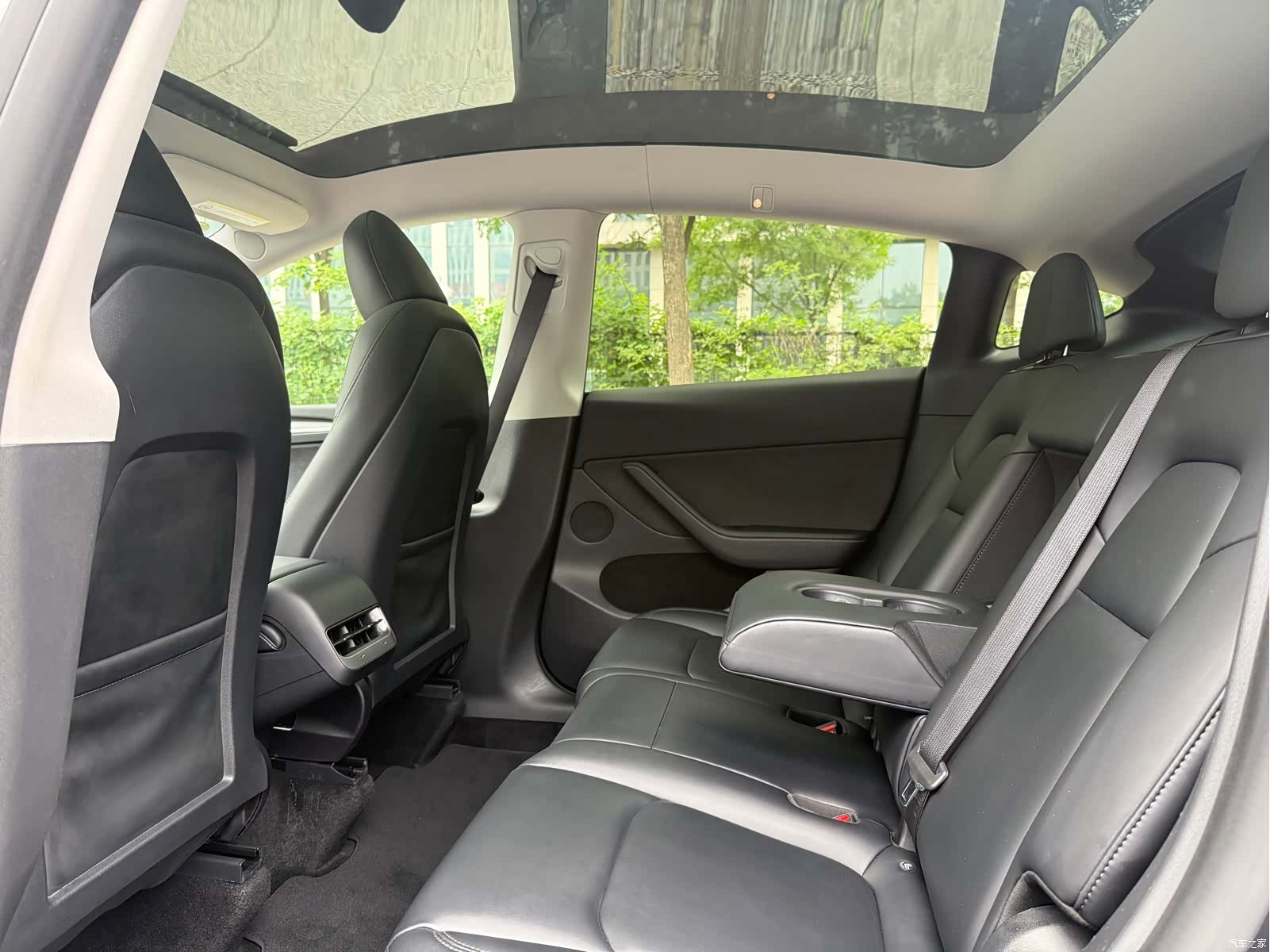 Tesla Model Y, 2024 13