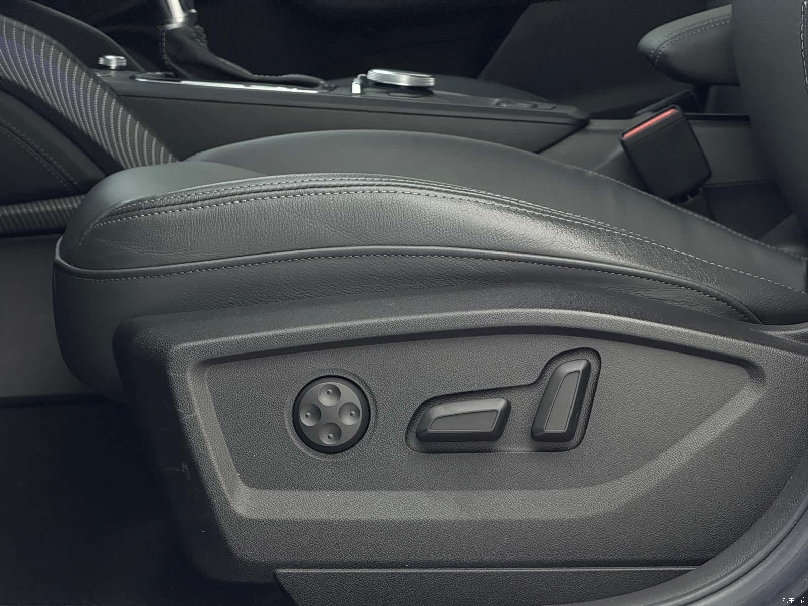 Audi Q2L, 2023 19