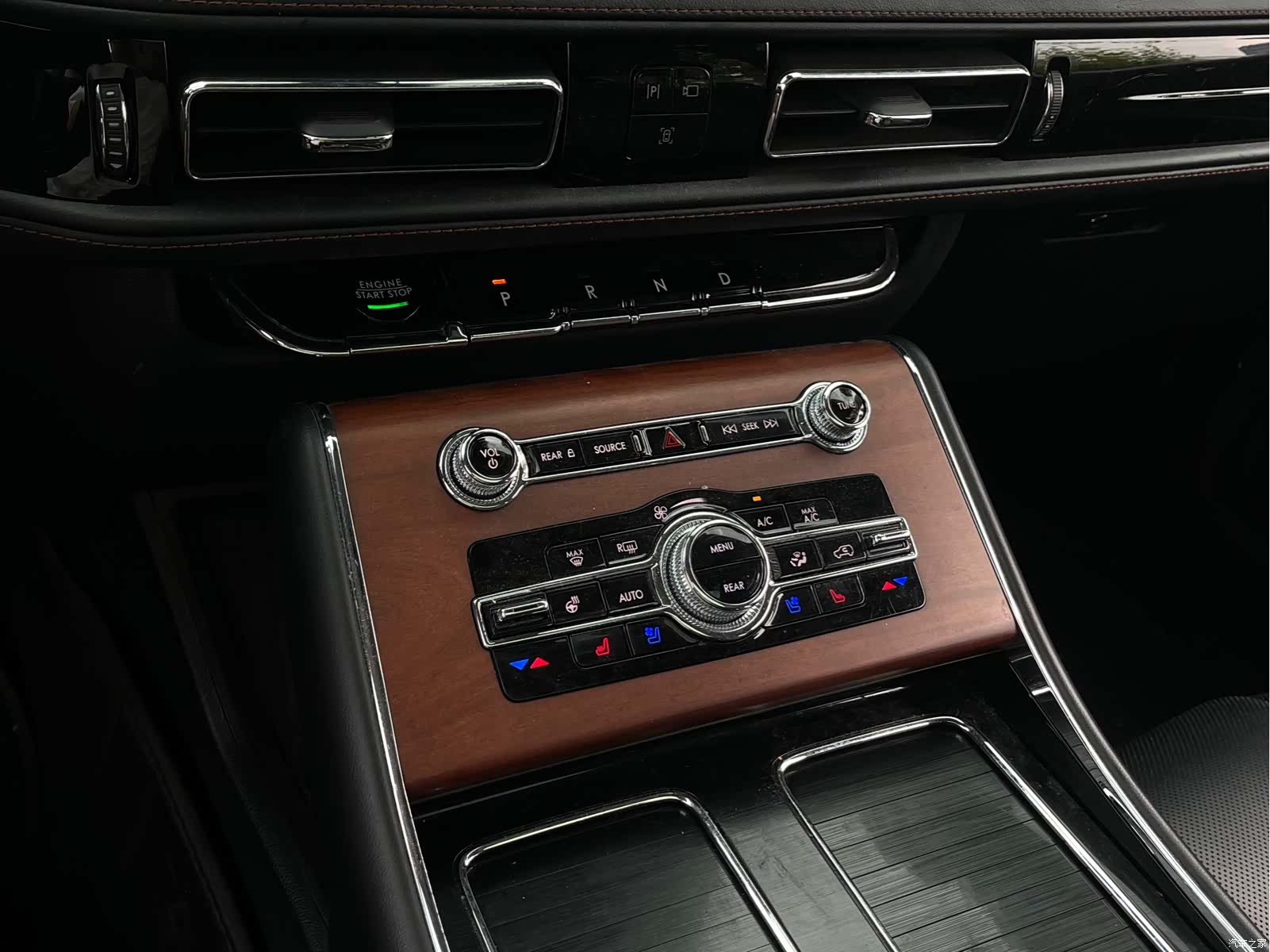 Lincoln Aviator, 2022 10