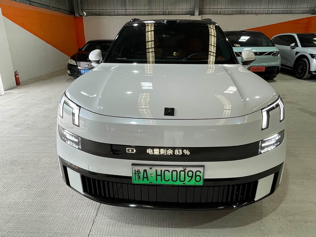 Lynk & Co 900
