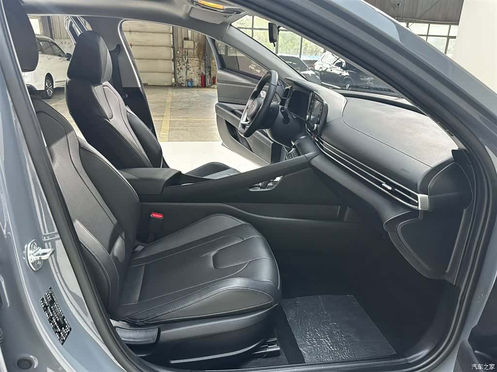 Hyundai Elantra, 2023 12