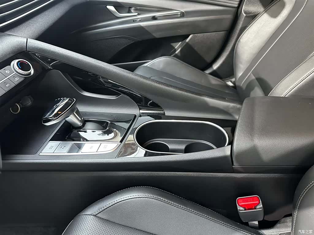 Hyundai Elantra, 2023 14
