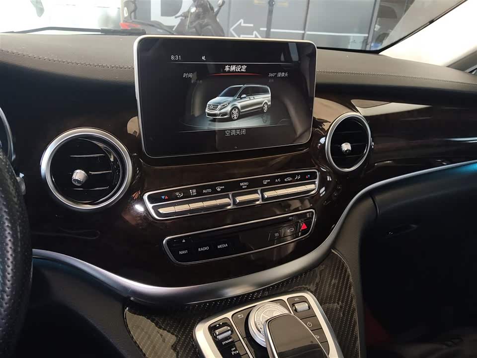 Mercedes-Benz V-class