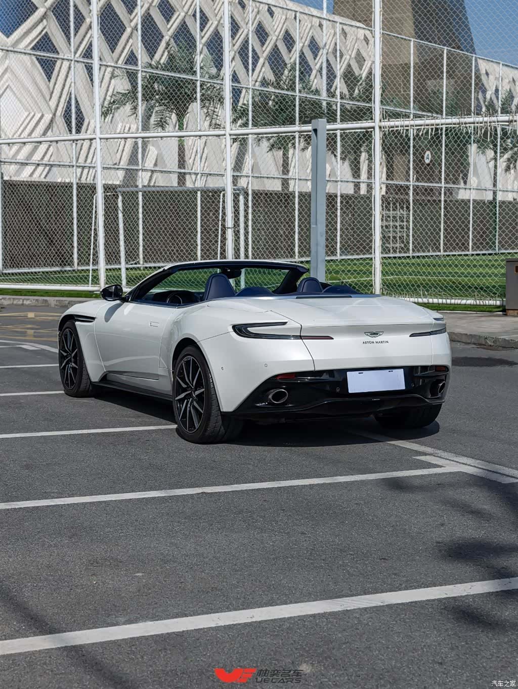 Aston Martin DB11, 2019 6