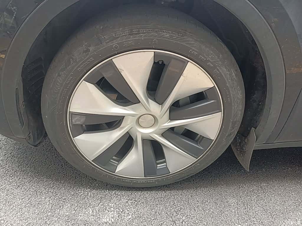 Tesla Model Y, 2023 23