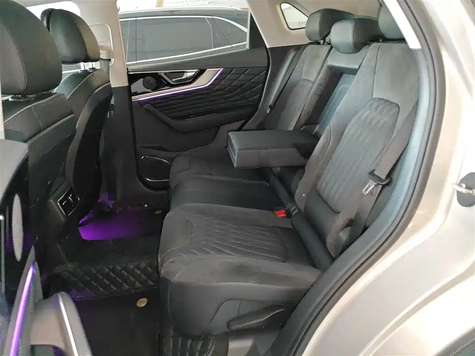 Hongqi HS5