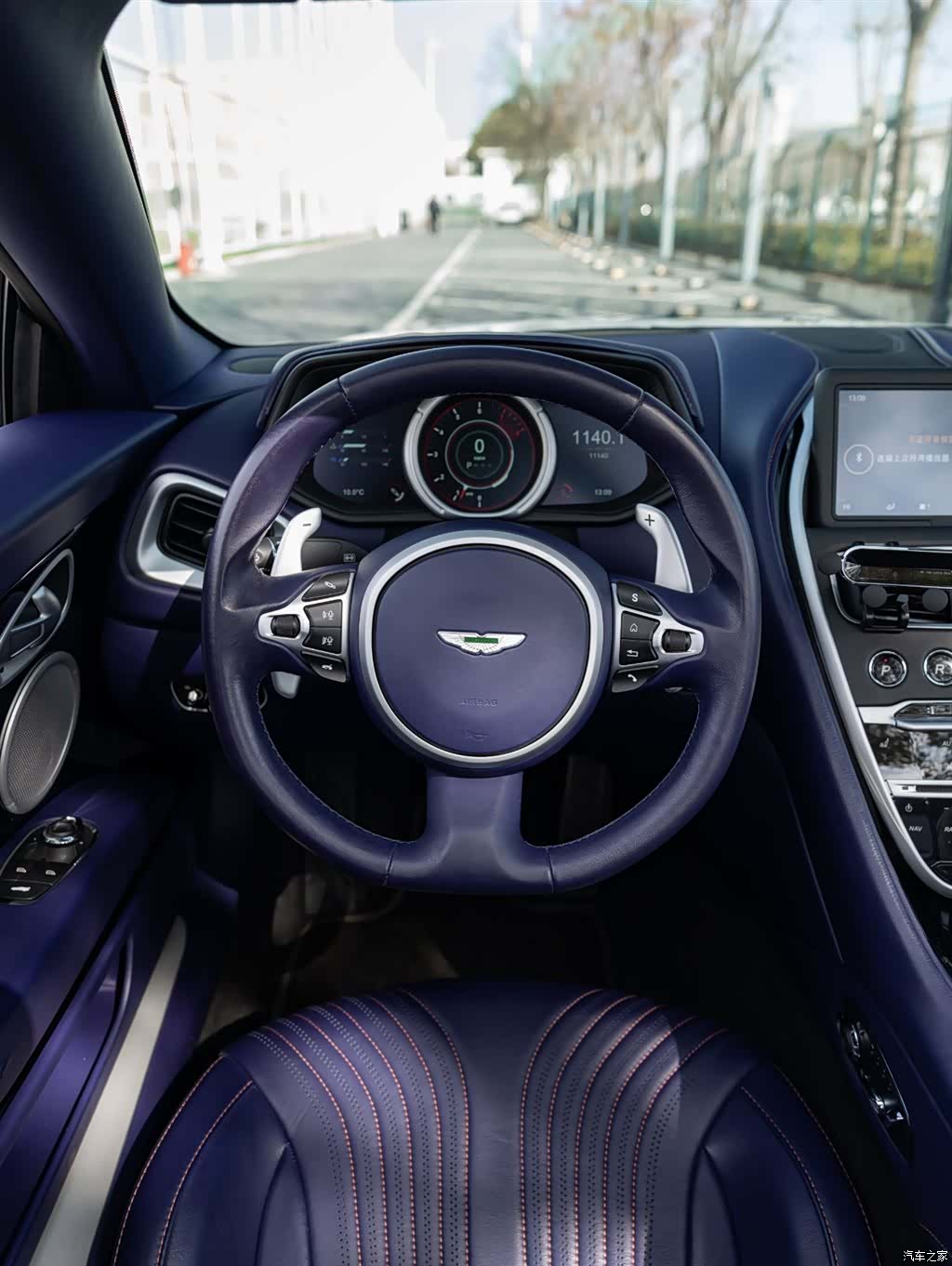 Aston Martin DB11, 2019 11