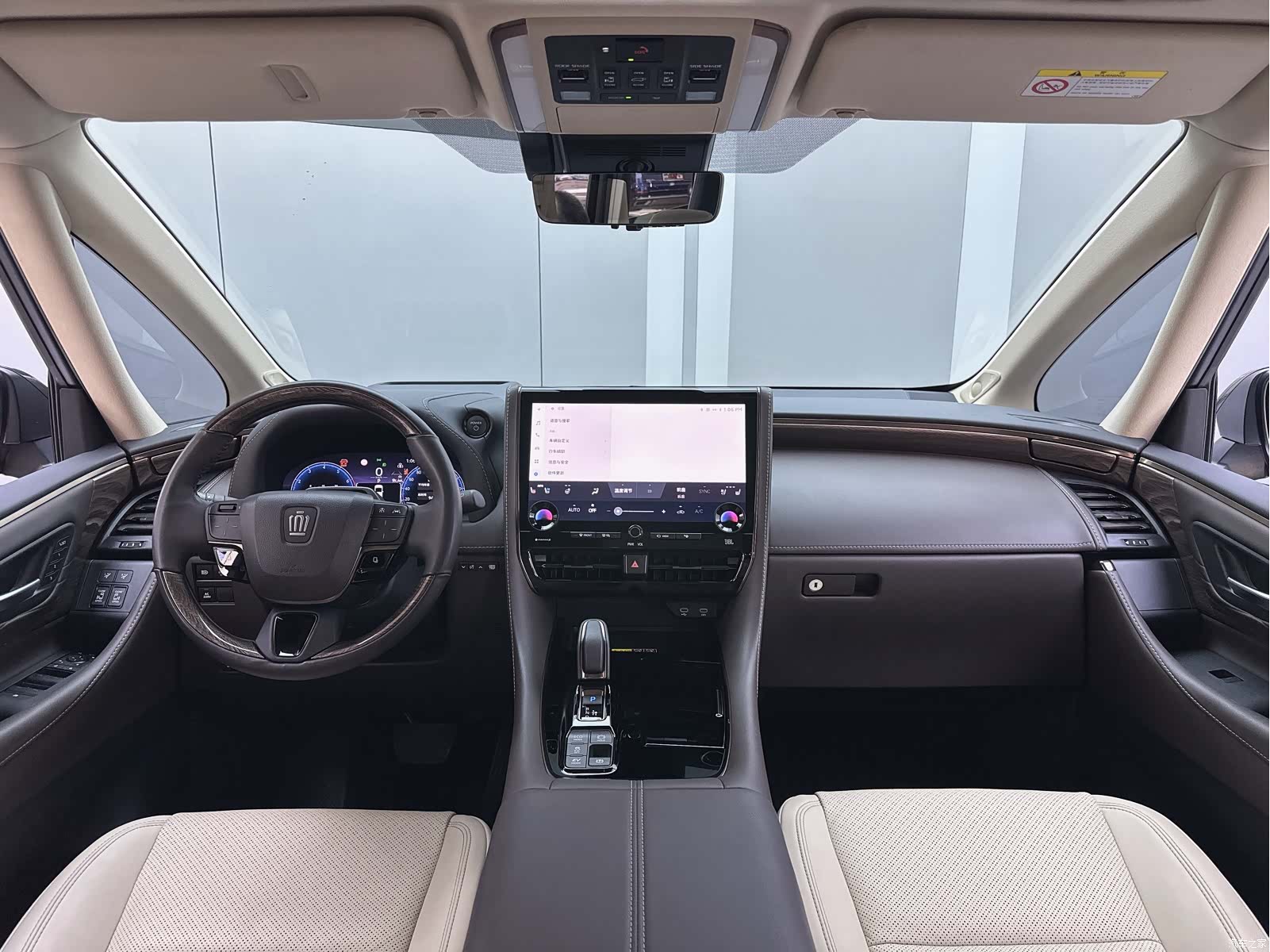 Toyota Vellfire, 2024 13