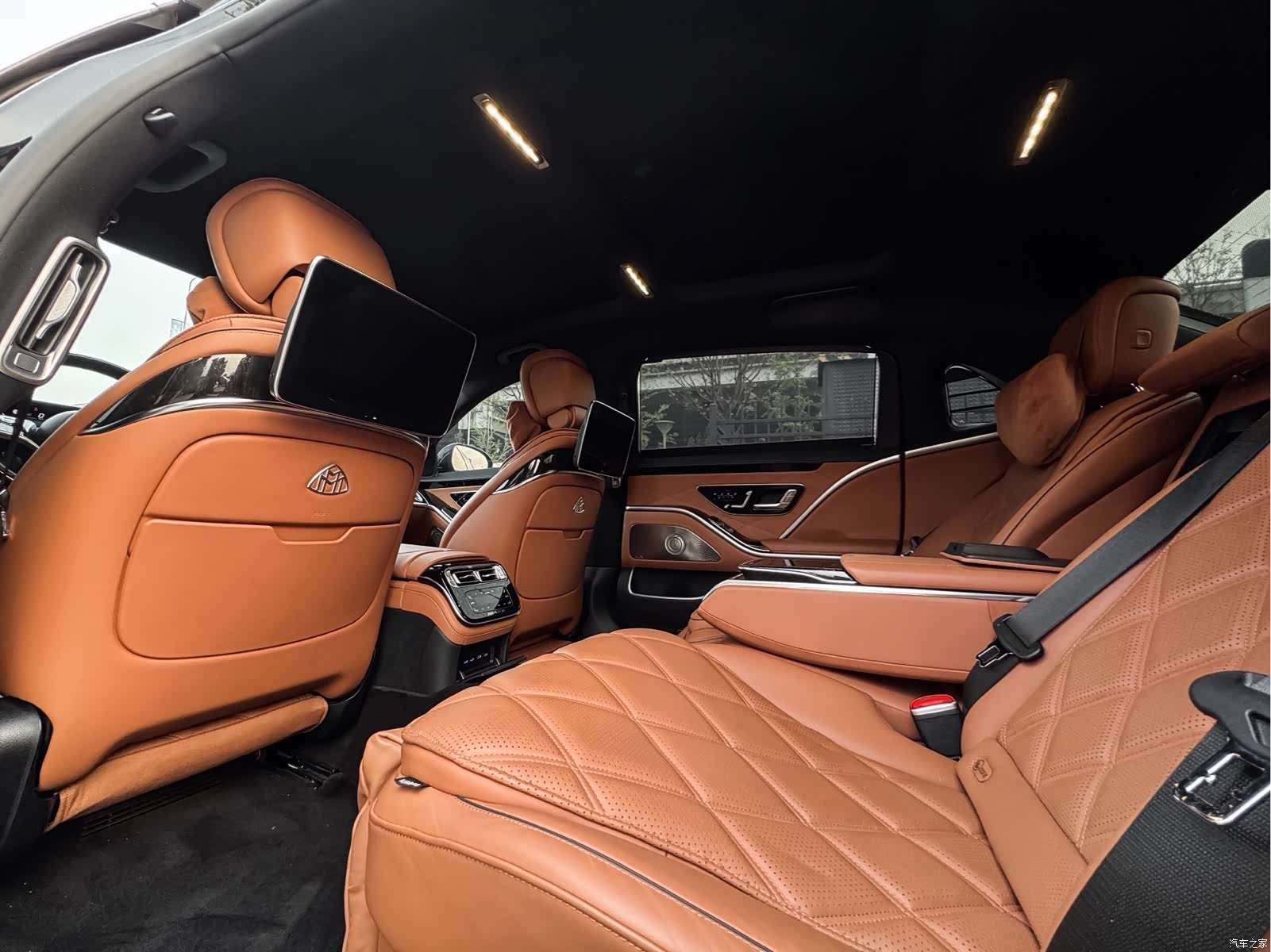 Maybach S-Class, 2023 12