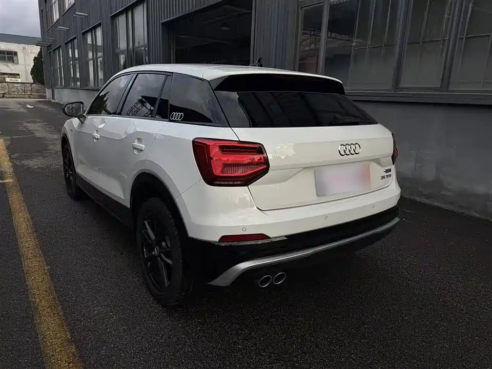 Audi Q2L