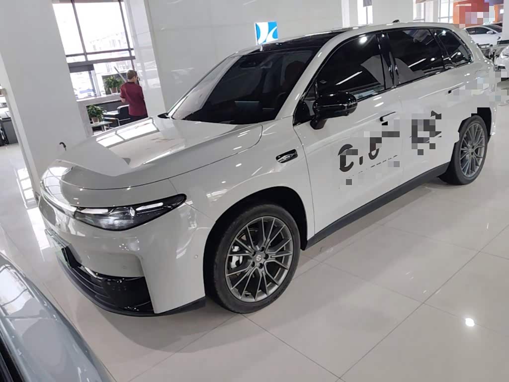 Leapmotor C10