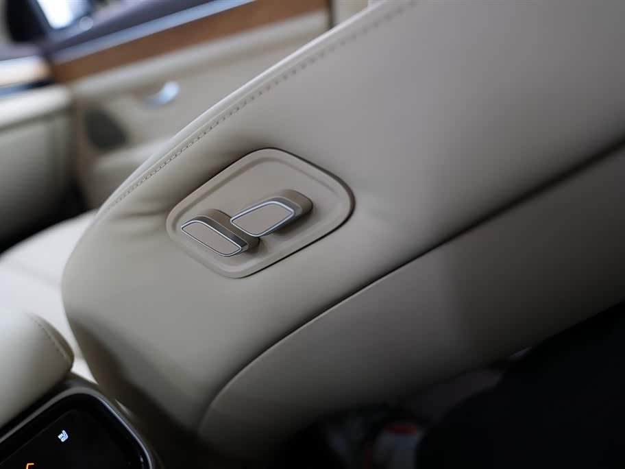 AITO Ask the world M7