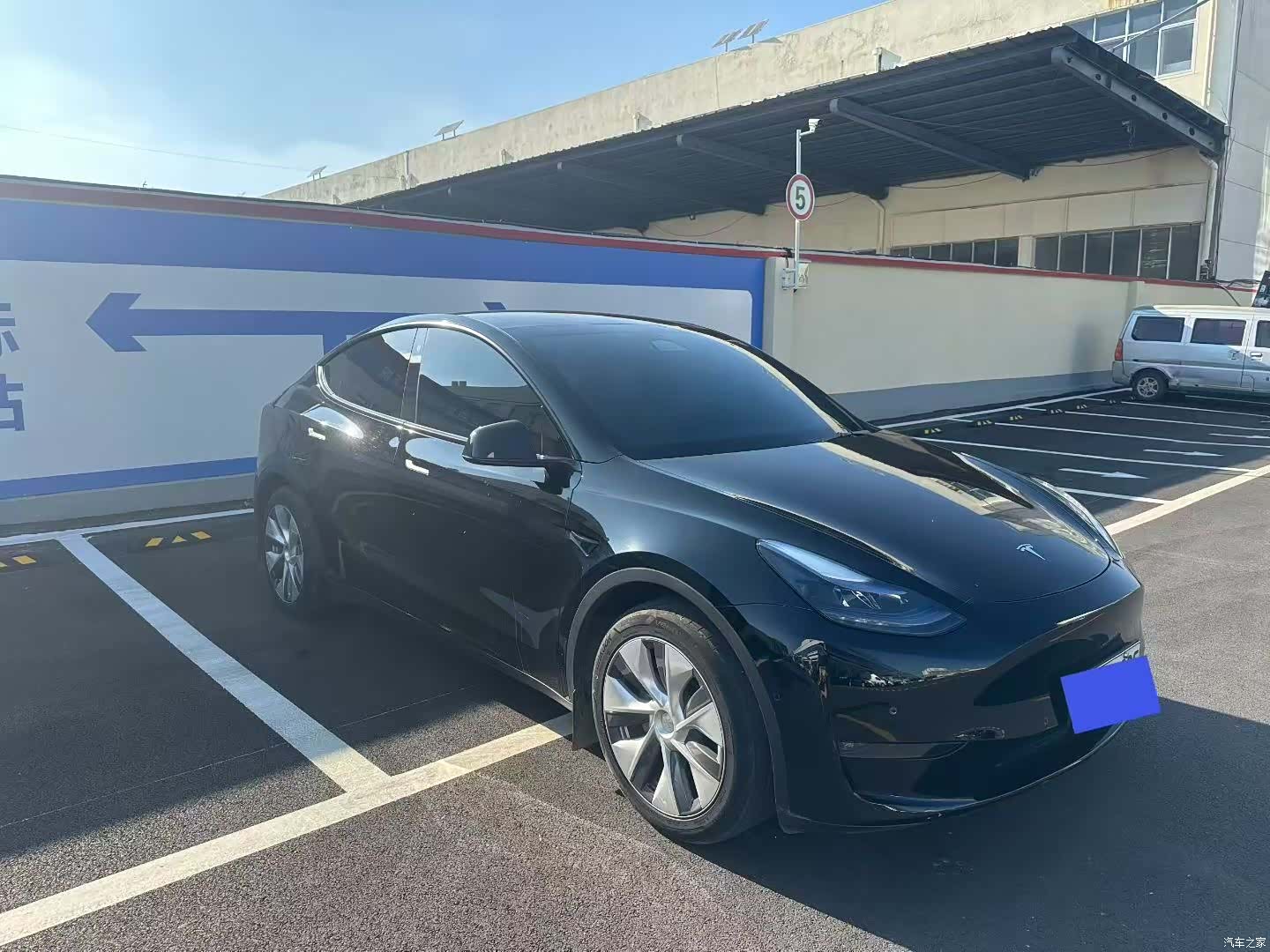 Tesla Model Y, 2023 3