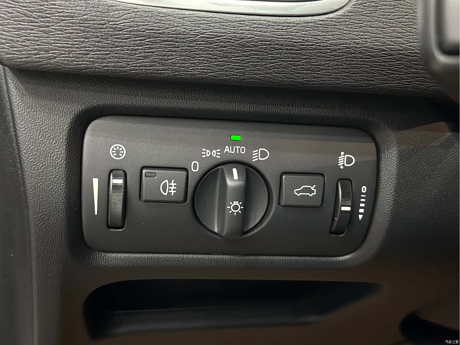 Volvo V40, 2016 17