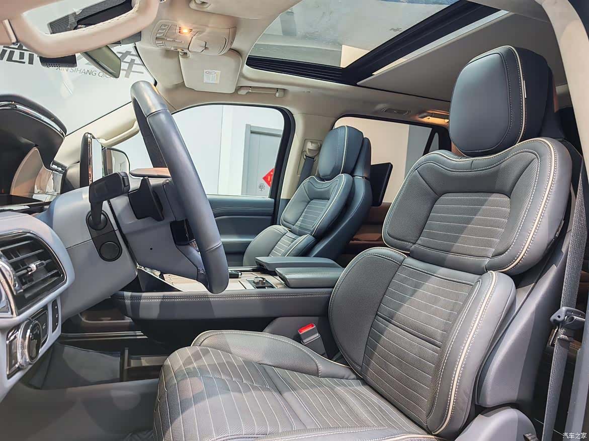 Lincoln Navigator, 2022 10