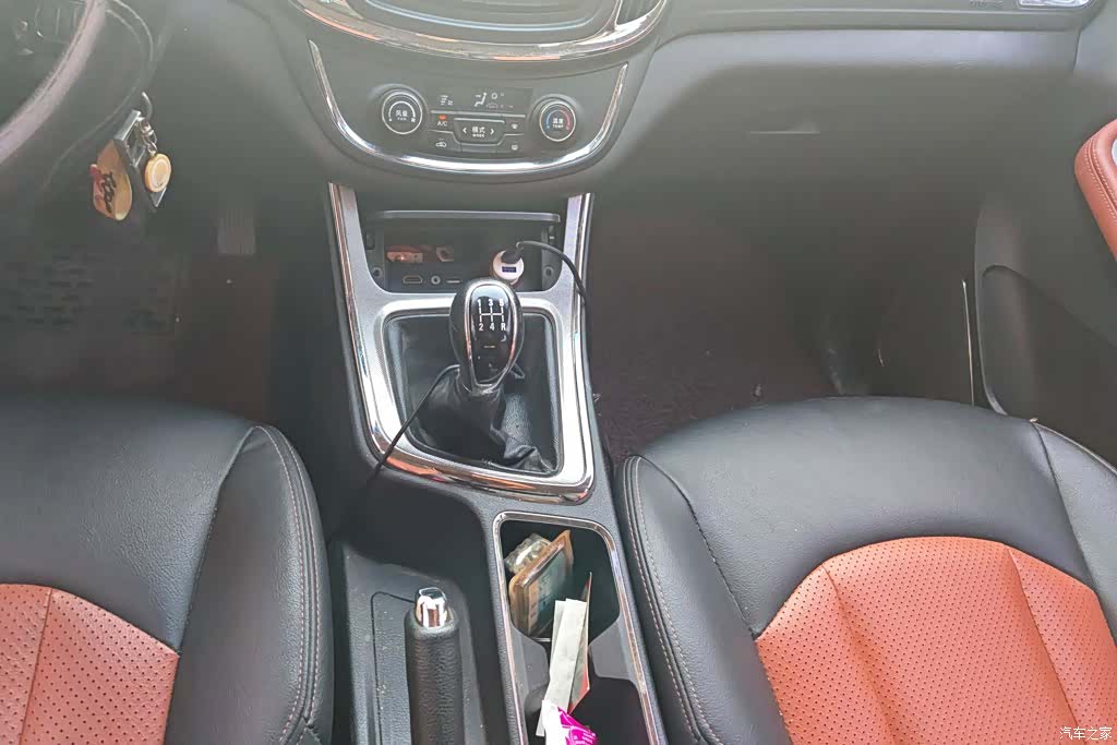 Wuling 560, 2016 16